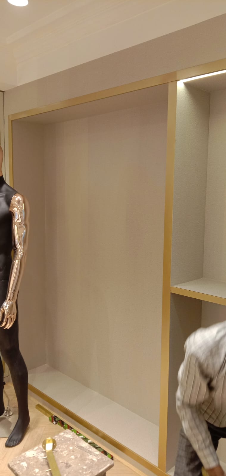 Luxury Mannequin Display Niche with Warm Cove Light